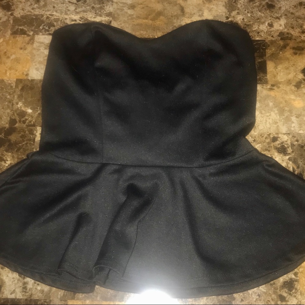 Strapless flowy top